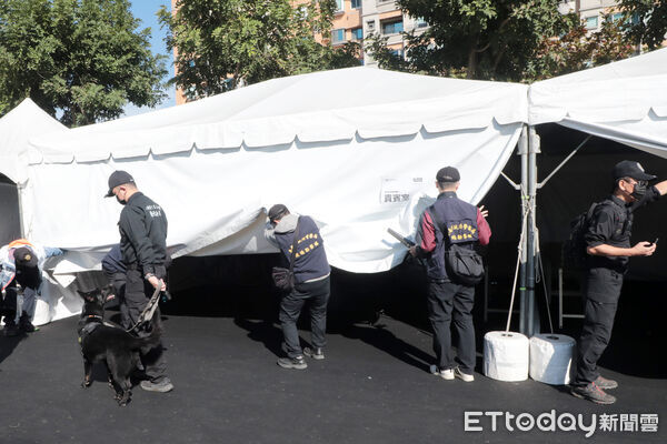 ▲「2026台南好Young」跨年演唱會今晚上場，豪華卡司尚未開唱，現場已湧現數百名歌迷提前卡位。（記者林東良翻攝，下同）