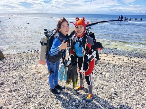 ▲錦雯與張家瑋、程雅晨到綠島跨年。（圖／民視提供）