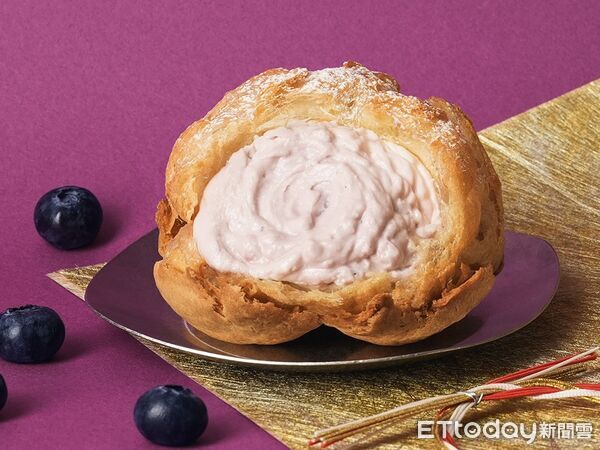 ▲▼beard papa`s1月推出全新限定「藍莓生乳泡芙」、「巧克力派」，以及強勢回歸的「開心果泡芙」，加碼人氣爆棚的「蜂蜜奶油派皮」。（圖／beard papa`s提供）