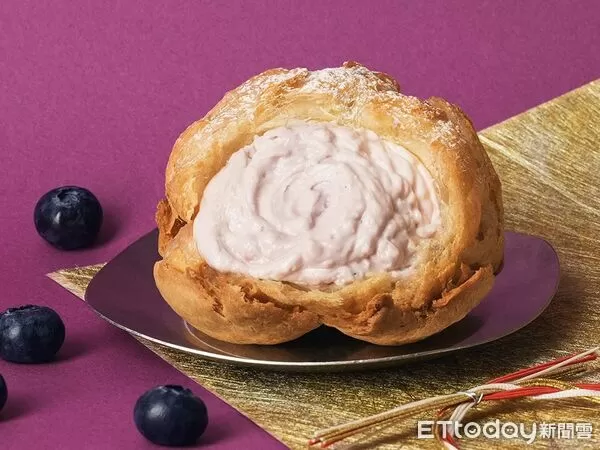 ▲▼beard papa`s1月推出全新限定「藍莓生乳泡芙」、「巧克力派」，以及強勢回歸的「開心果泡芙」，加碼人氣爆棚的「蜂蜜奶油派皮」。（圖／beard papa`s提供）