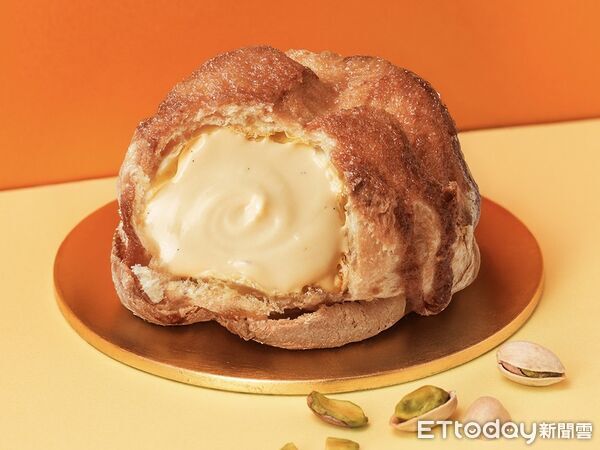 ▲▼beard papa`s1月推出全新限定「藍莓生乳泡芙」、「巧克力派」，以及強勢回歸的「開心果泡芙」，加碼人氣爆棚的「蜂蜜奶油派皮」。（圖／beard papa`s提供）