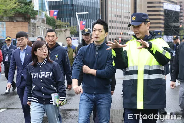 ▲台北市長蔣萬安視察跨年周邊維安。（圖／記者林敬旻攝）
