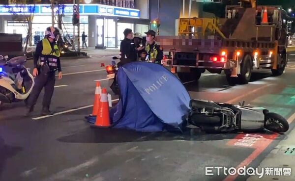 ▲▼高雄大貨車撞斃男騎士。（圖／民眾提供）