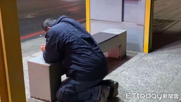 ▲▼高雄大貨車撞斃男騎士。（圖／民眾提供）