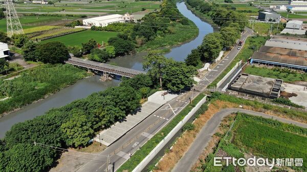 ▲東螺溪水綠廊道健行民眾。（圖／縣府提供）