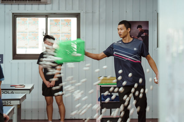 ▲田翔元（左）透露在《恨女的逆襲》中被黃冠智罵得彷彿看見自己的教練。（圖／華映提供）