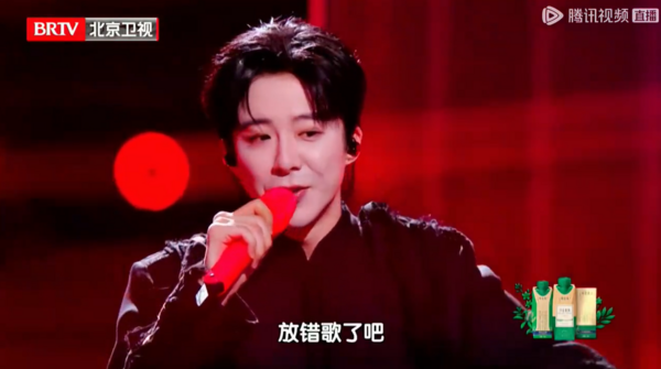 ▲▼劉宇寧跨年唱一半改詞「放錯歌了吧」臨場反應掀歡呼。（圖／翻攝自微博）