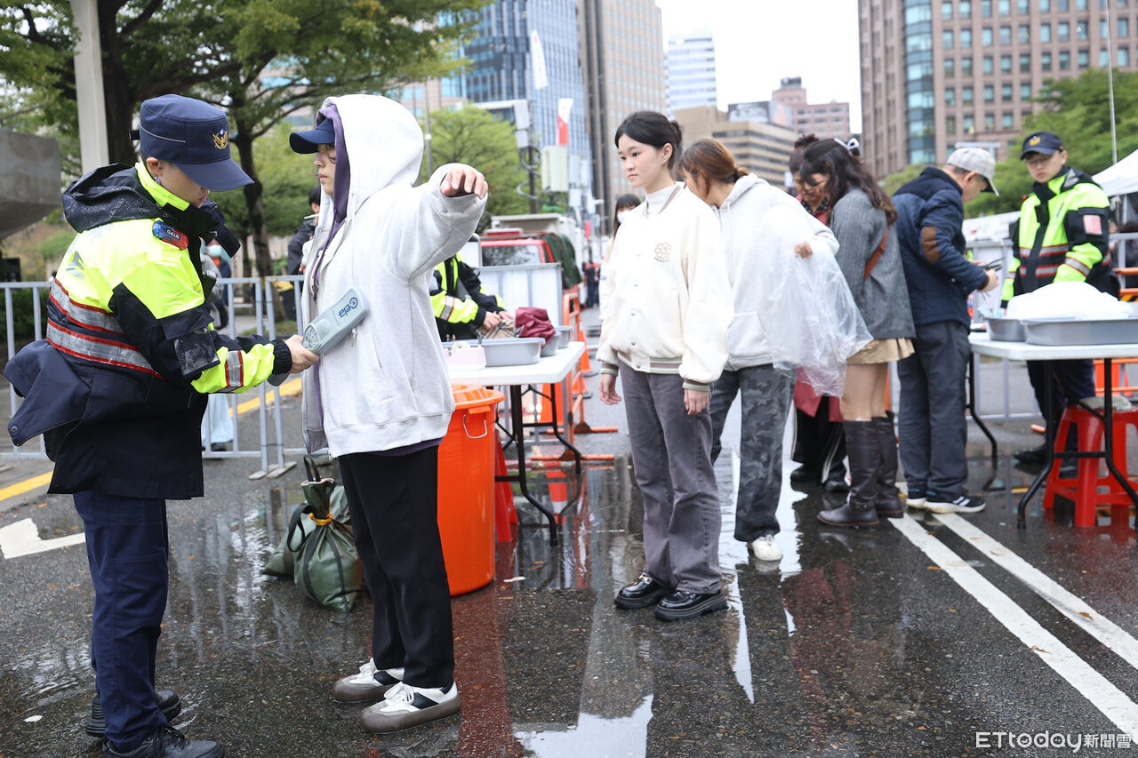 台北跨年要安檢!蔣萬安盯場增設4關卡 開包檢查、行李箱禁入