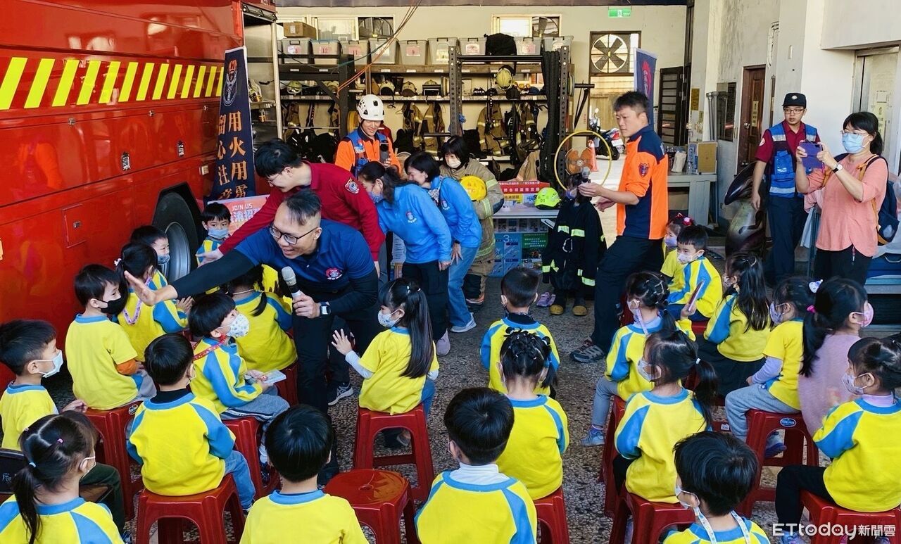 台南麻豆幼兒園防災體驗超萌登場 年終大小手牽手為消防打氣