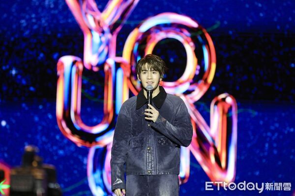 ▲台南好YOUNG跨年晚會31日晚間登場，永華市政中心西側廣場湧入近25萬人次，氣氛嗨翻。（記者林東良翻攝，下同）