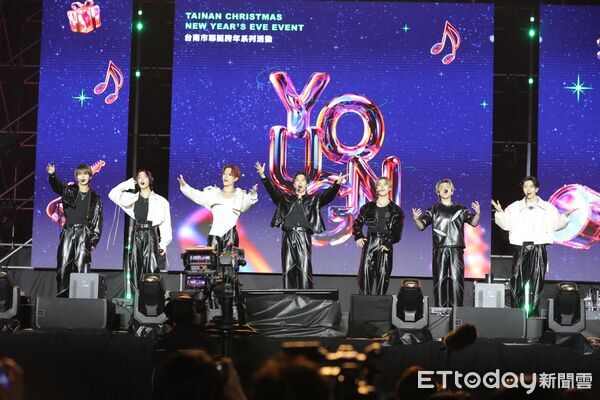▲台南好YOUNG跨年晚會31日晚間登場，永華市政中心西側廣場湧入近25萬人次，氣氛嗨翻。（記者林東良翻攝，下同）