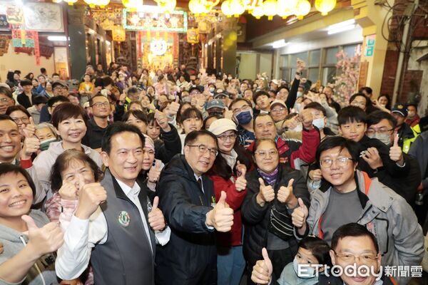 ▲迎接2026年，台南市近百處宗教場域同步敲鐘祈福，形成府城獨有的跨年夜風景。（記者林東良翻攝，下同）