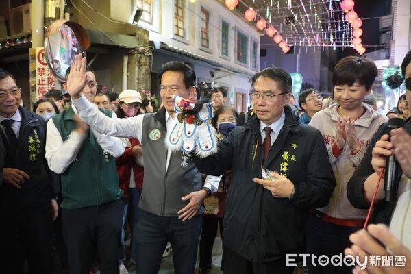 ▲迎接2026年，台南市近百處宗教場域同步敲鐘祈福，形成府城獨有的跨年夜風景。（記者林東良翻攝，下同）