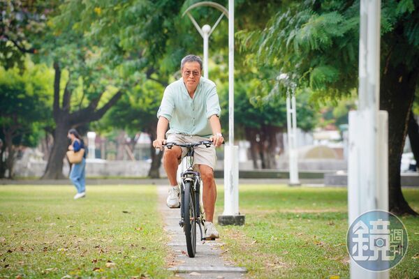 從外商石油公司退休20年，田臨斌（老黑）靠著穩定現金流與分散配置，退休後資產不減反增。