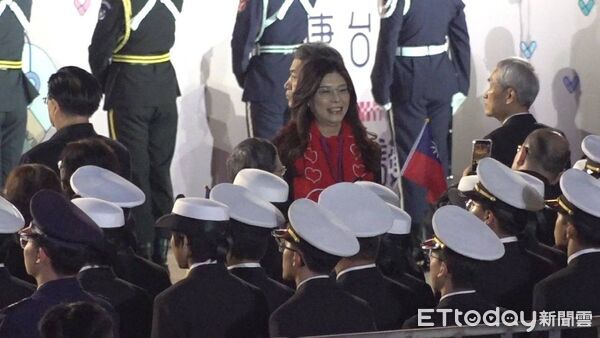 ▲▼國民黨主席鄭麗文出席總統府前元旦升旗典禮。（圖／記者呂佳賢攝）