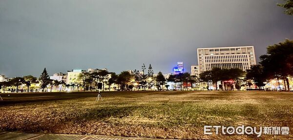 ▲「2026台南好Young」跨年晚會散場後，清潔人力於凌晨2點完成主場地市容復原，展現高效率。（記者林東良翻攝，下同）