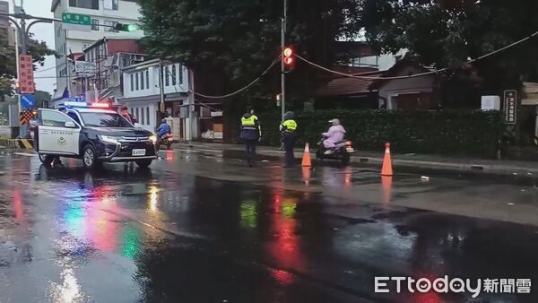 ▲▼ 淡水紅毛城前今(1)日清晨發生一起死亡車禍            。（圖／記者陸運陞翻攝）