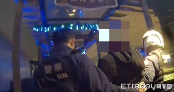 ▲▼3名男子跨年夜喝酒爆衝突，警方喝斥壓制全帶回。（圖／民眾提供，下同）