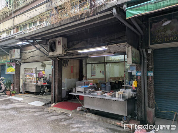 ▲蘆洲「勇伯中山米粉湯」。（圖／記者黃士原攝）