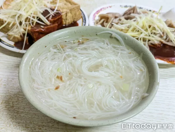 ▲蘆洲「勇伯中山米粉湯」。（圖／記者黃士原攝）