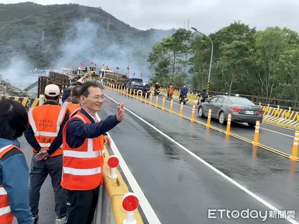 ▲▼台9線馬太鞍溪鋼便橋元旦提前通車。（圖／公路局提供）