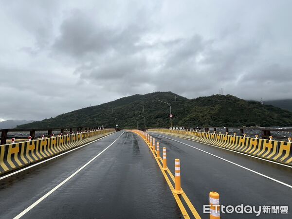 ▲▼台9線馬太鞍溪鋼便橋元旦提前通車。（圖／公路局提供）