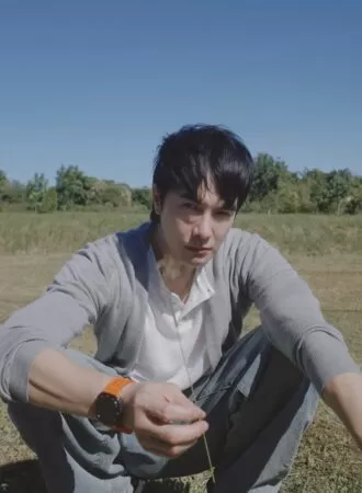 ▲謝佳見只穿內褲自拍「下面一大包」。（圖／翻攝自Instagram／_________mv_______）