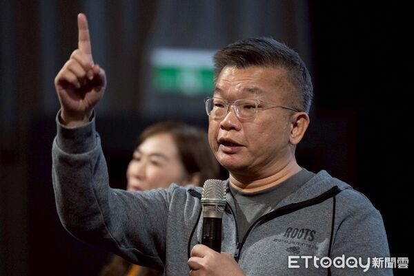 ▲立委林俊憲包場《冠軍之路》，邀請少棒、女壘與社區球隊觀影，傳承台灣棒球精神。（記者林東良翻攝，下同）