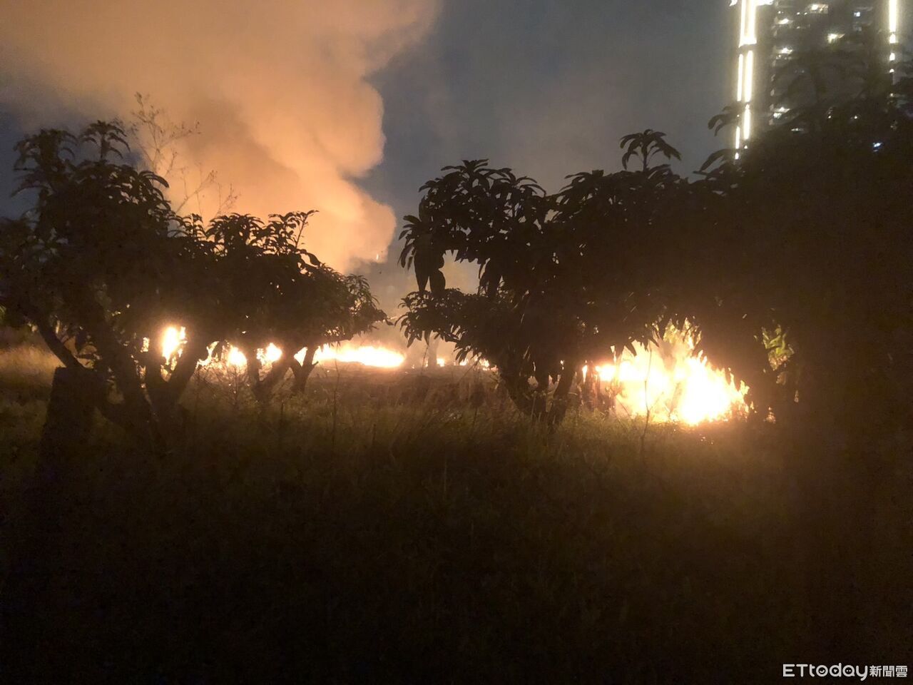 高雄跨年不平靜「13分鐘2火警」疑放煙火惹禍 險把廠房燒了