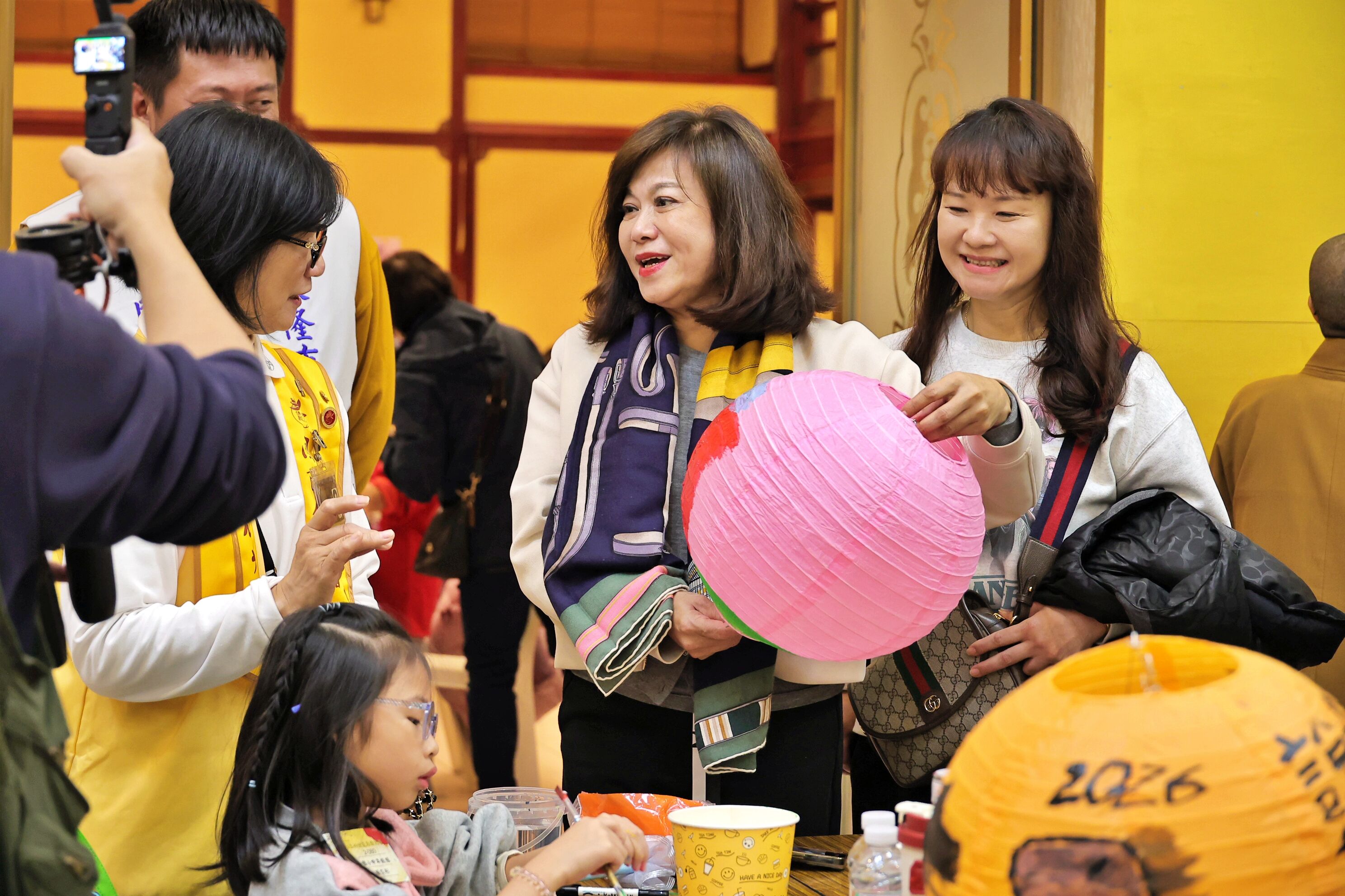 ▲佛光山極樂寺彩繪燈籠 邱佩琳祈願和諧基隆。（圖／記者郭世賢翻攝）