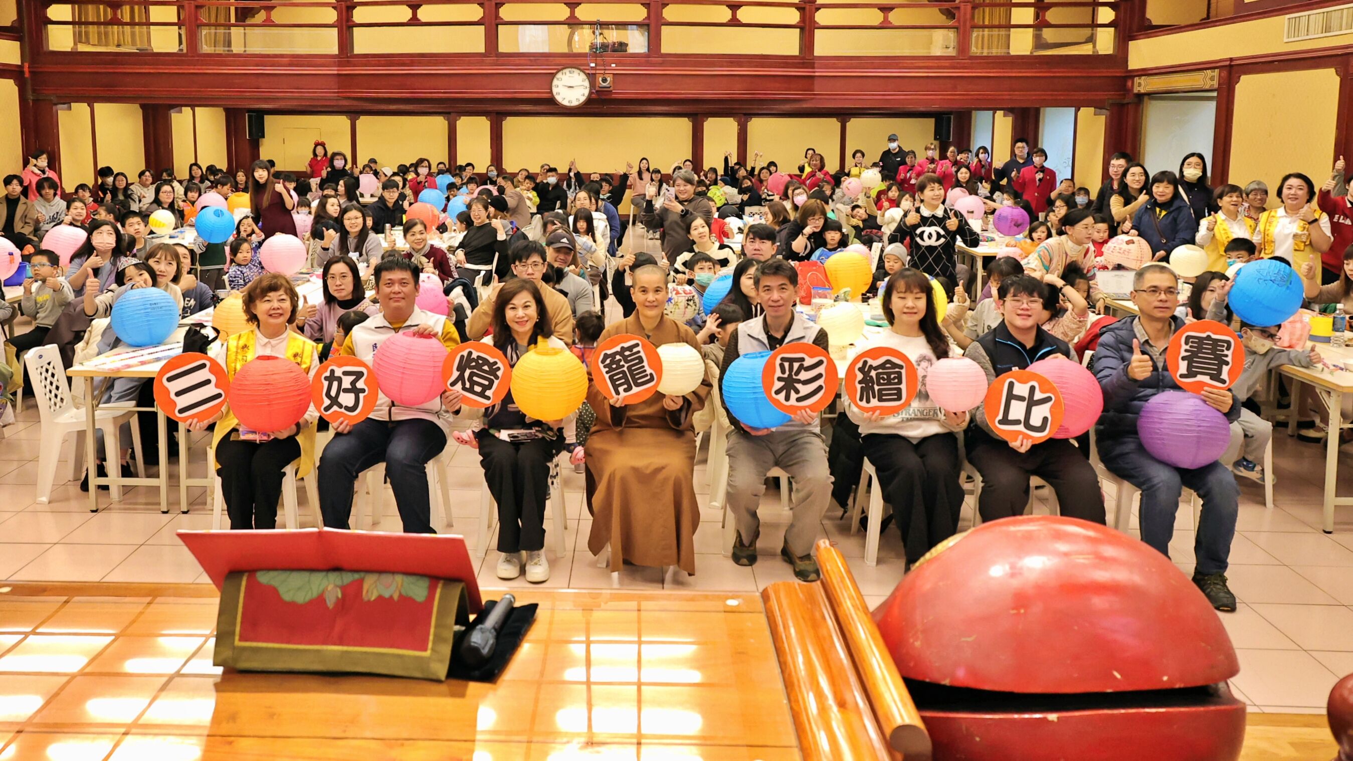 ▲佛光山極樂寺彩繪燈籠 邱佩琳祈願和諧基隆。（圖／記者郭世賢翻攝）