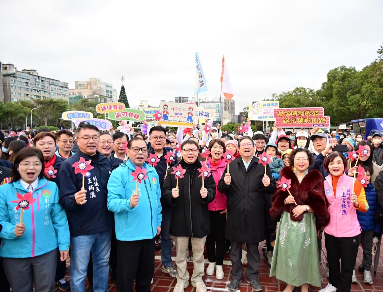 ▲▼陳見賢元旦新造型　網驚「神似蔣經國」他親揭原因。（圖／翻攝自臉書／陳見賢）