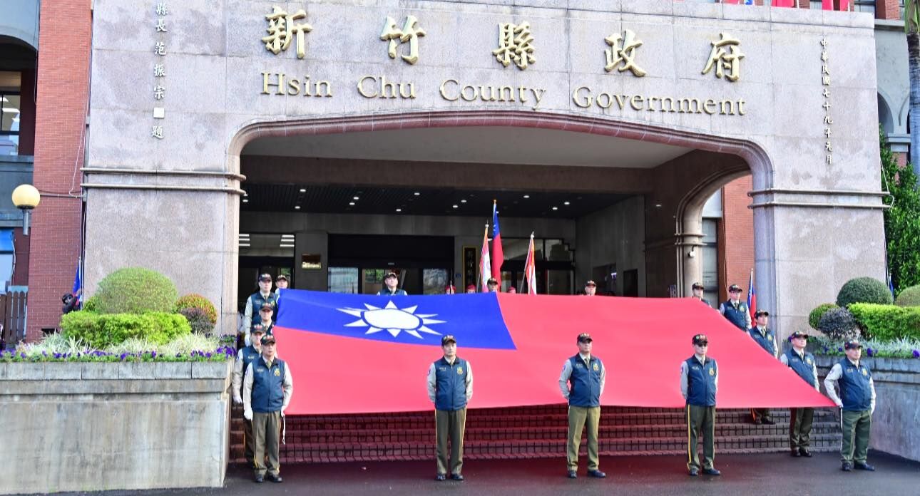 ▲▼陳見賢元旦新造型　網驚「神似蔣經國」他親揭原因。（圖／翻攝自臉書／陳見賢）