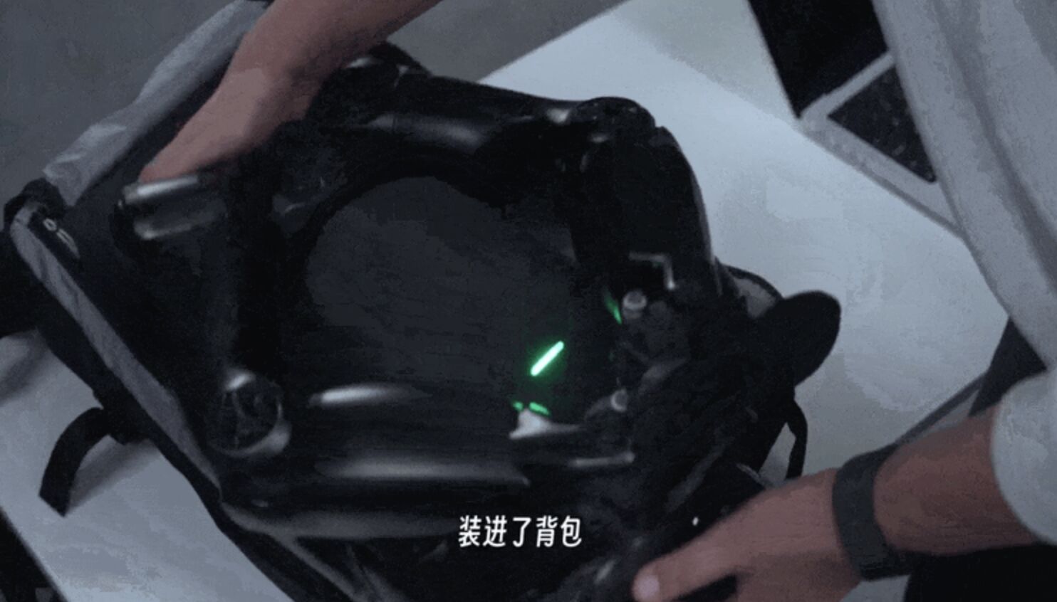 ▲大陸知名UP主「稚暉君」彭志輝介紹全球首個個人機器人「啟元Q1」。（圖／翻攝財聯社）