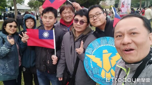 ▲台南市永福國小星星兒家族元旦前往鹿耳門天后宮祈福許願，以行動迎接2026年。（記者林東良翻攝，下同）