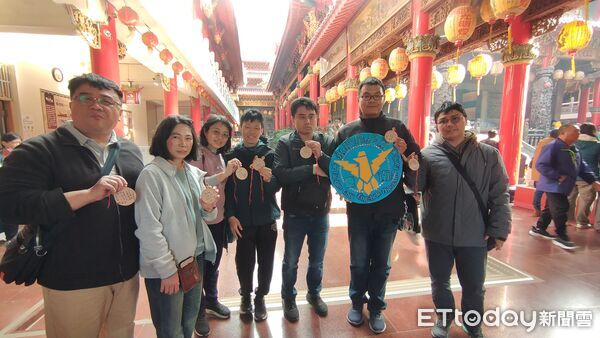 ▲台南市永福國小星星兒家族元旦前往鹿耳門天后宮祈福許願，以行動迎接2026年。（記者林東良翻攝，下同）