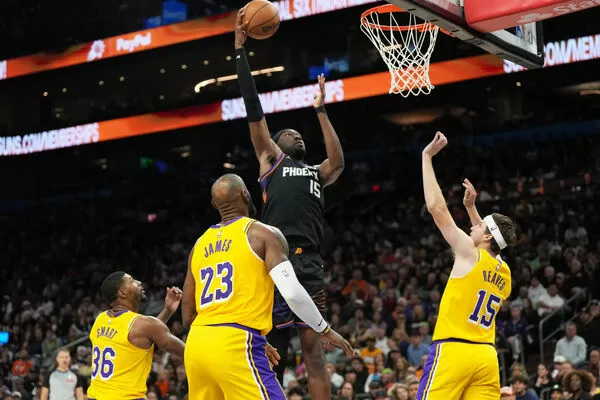 ▲太陽中鋒威廉斯（Mark Williams）在對戰湖人最近一役表現亮眼。（圖／達志影像／美聯社）