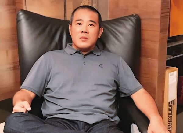 蔡政宜簽賭假球官司出獄後，漂白從政，現又遭檢警查出涉替東南亞博弈集團洗錢逾200億元，獲3千萬交保。（翻攝蔡政宜臉書）