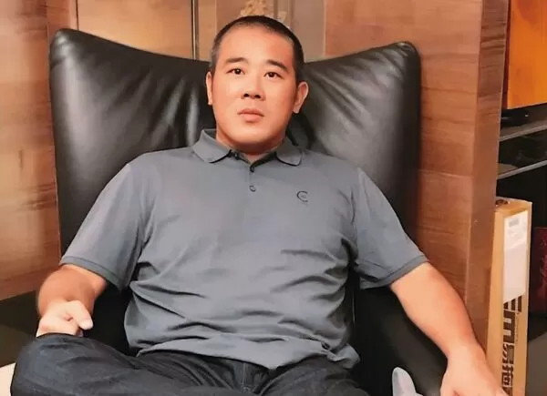 蔡政宜簽賭假球官司出獄後，漂白從政，現又遭檢警查出涉替東南亞博弈集團洗錢逾200億元，獲3千萬交保。（翻攝蔡政宜臉書）