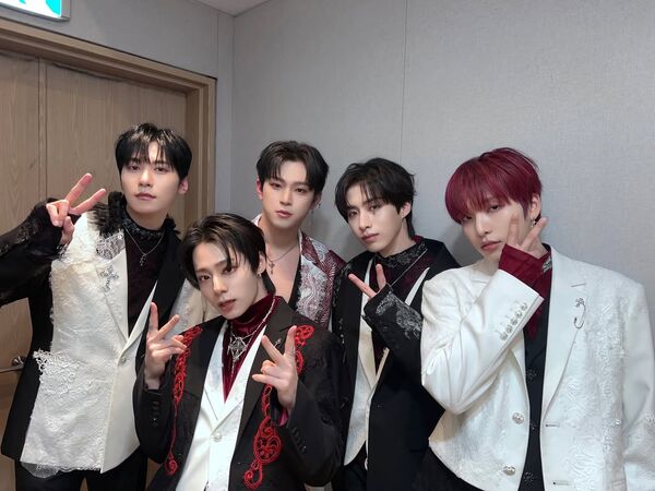 外送稿用　▲▼official_oneus。（圖／翻攝自Instagram／official_oneus）