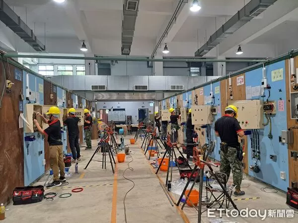 ▲28歲青年Mark透過勞動部雲嘉南分署職訓，成功轉職離岸風電產業，開啟百萬綠領職涯。（記者林東良翻攝，下同）