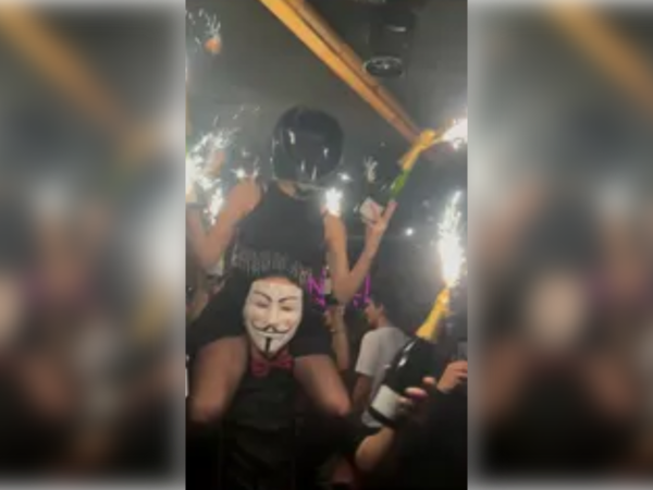 ▲▼瑞士滑雪勝地克蘭蒙丹納（Crans-Montana）一間酒吧在跨年夜發生致命火災。（圖／翻攝自X）