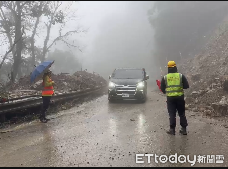 ▲台7甲線35.9公里處（米摩登路段）坍方路斷搶通。（圖／記者游芳男翻攝）
