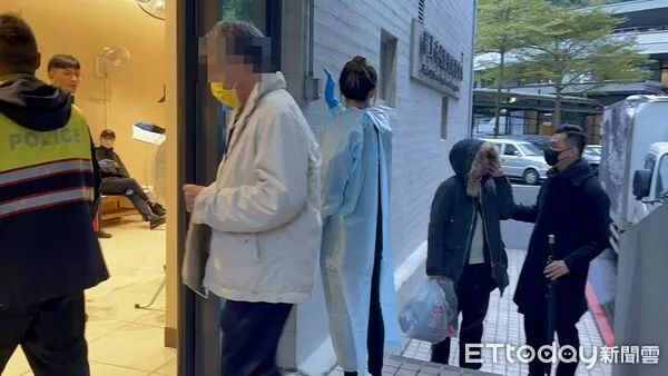 ▲北市清潔隊毛姓清潔員遭酒駕撞死，兄長心情低落現身。（圖／記者陸運陞攝，下同）