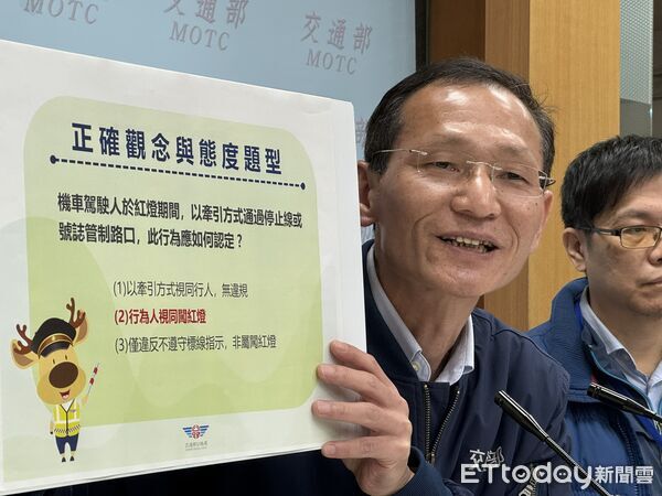 ▲▼公路局長林福山說明駕照管理改革新制。（圖／記者李姿慧攝）