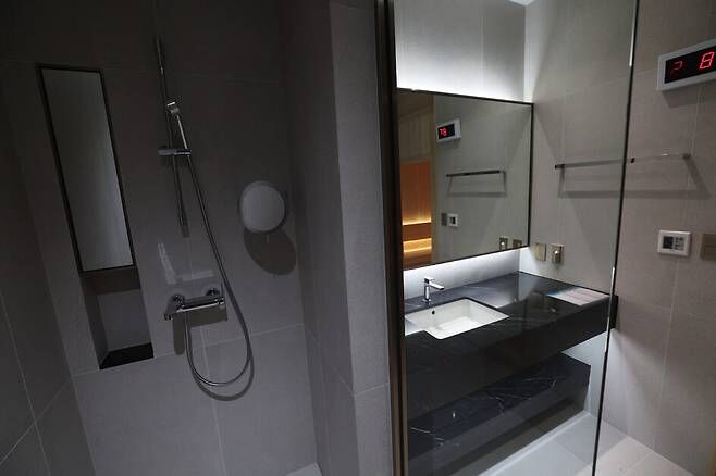 ▲▼尹錫悅在桑拿烤箱旁設置乾濕分離的衛浴設唄。（圖／大韓民國青瓦台）