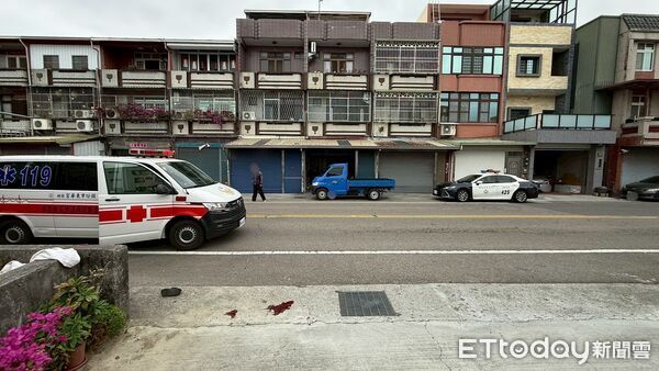 ▲苗栗縣苑裡鎮苗121線上午發生肇事逃逸死亡事故，肇事的賓士轎車逃離現場，2個多小時後肇事者投案。（圖／記者楊永盛翻攝）