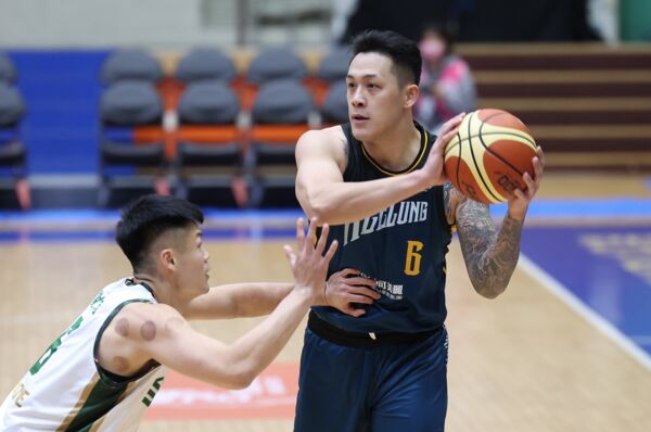 ▲基隆黑鳶周儀翔、胡凱翔。（圖／籃協提供）