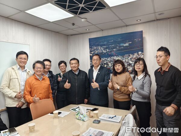 ▲立委蘇清泉邀農業部農糧署長姚士源會商穩定紅豆價格。（圖／蘇清泉服務處提供）