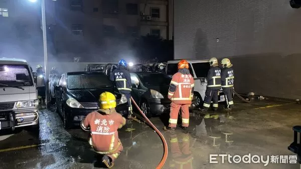 ▲▼新北五股停車場惡火。（圖／記者陸運陞翻攝）